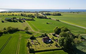 precis intill Ombergs golfbana, nära till Vättern, stora Lund och Hästholmen